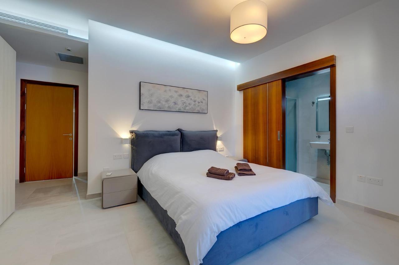 Superlative Apartment With Valletta And Harbour Views Sliema Eksteriør billede