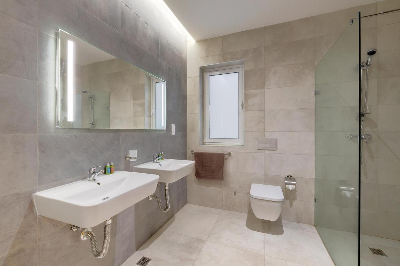 Superlative Apartment With Valletta And Harbour Views Sliema Eksteriør billede