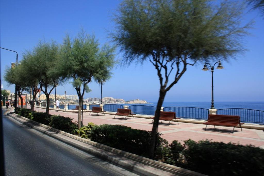 Superlative Apartment With Valletta And Harbour Views Sliema Eksteriør billede