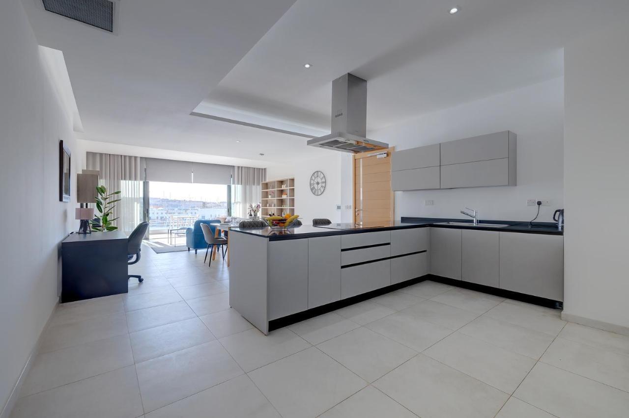 Superlative Apartment With Valletta And Harbour Views Sliema Eksteriør billede