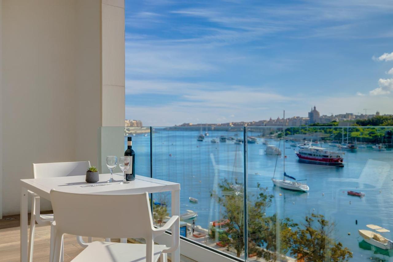 Superlative Apartment With Valletta And Harbour Views Sliema Eksteriør billede