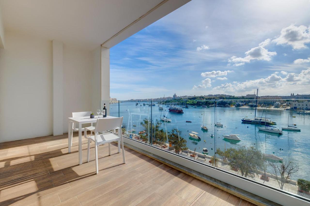 Superlative Apartment With Valletta And Harbour Views Sliema Eksteriør billede