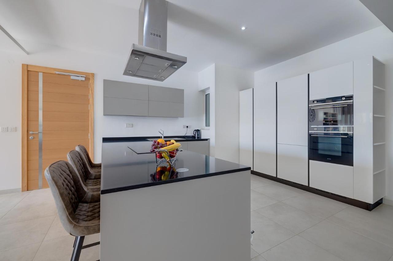 Superlative Apartment With Valletta And Harbour Views Sliema Eksteriør billede
