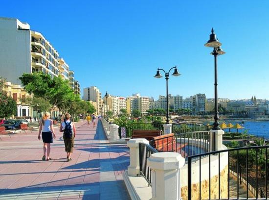 Superlative Apartment With Valletta And Harbour Views Sliema Eksteriør billede