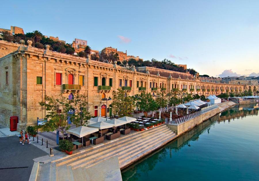 Superlative Apartment With Valletta And Harbour Views Sliema Eksteriør billede