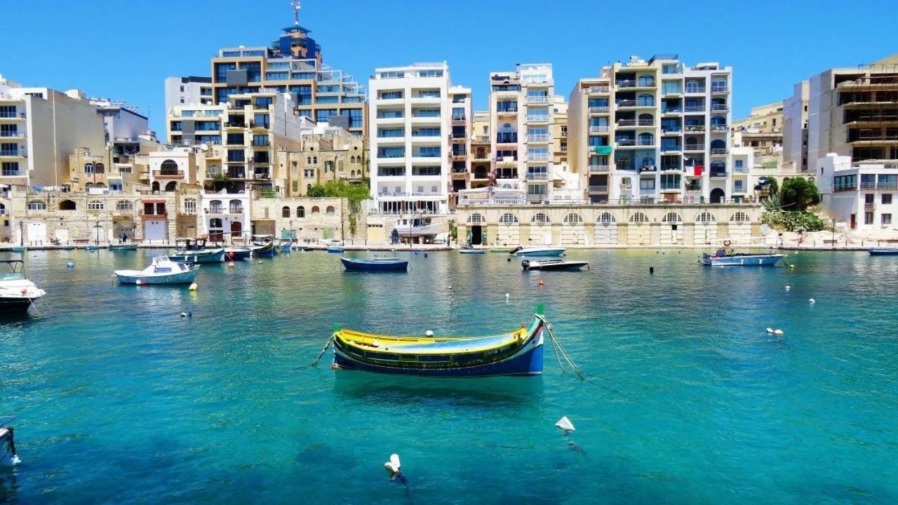 Superlative Apartment With Valletta And Harbour Views Sliema Eksteriør billede